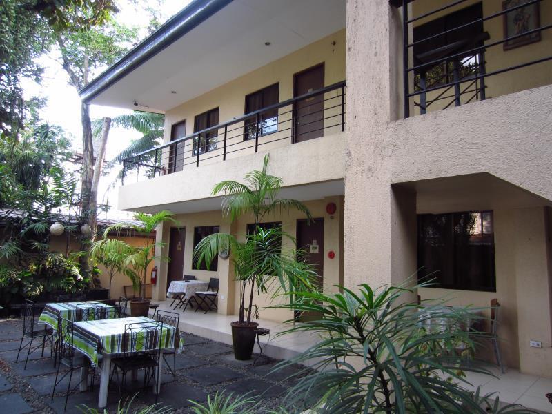 11Th Street Bed And Breakfast Bacolod Ngoại thất bức ảnh