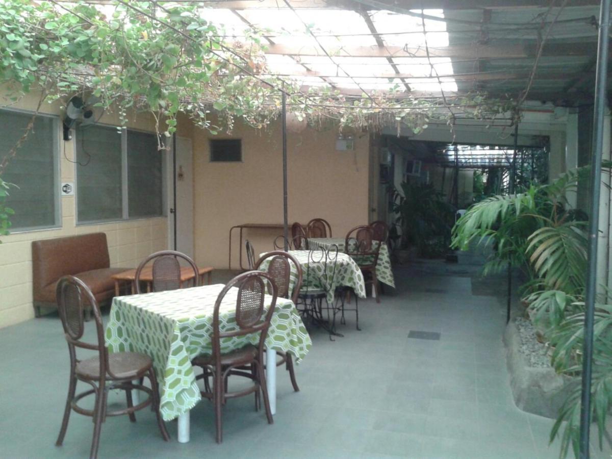 11Th Street Bed And Breakfast Bacolod Ngoại thất bức ảnh